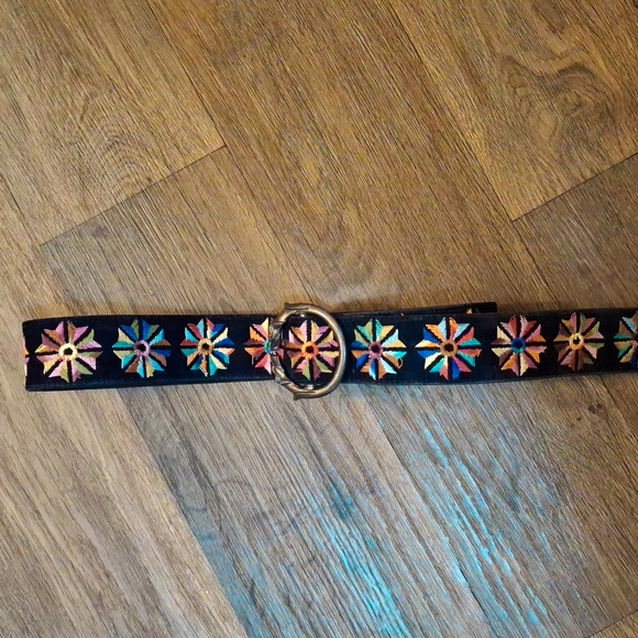 Vintage Bechelli Wolf Head Embroidered Velvet Belt. main image 6